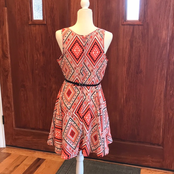 Coral geometric sleeveless dress.  Skirt is lined - Picture 2 of 4